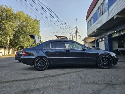 Mercedes-Benz C 200 2004 года за 4 500 000 тг. в Алматы – фото 9