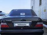 Mercedes-Benz E 320 1993 года за 1 400 000 тг. в Караганда – фото 3