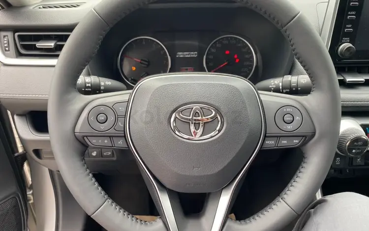 Toyota RAV4 2021 года за 15 500 000 тг. в Уральск