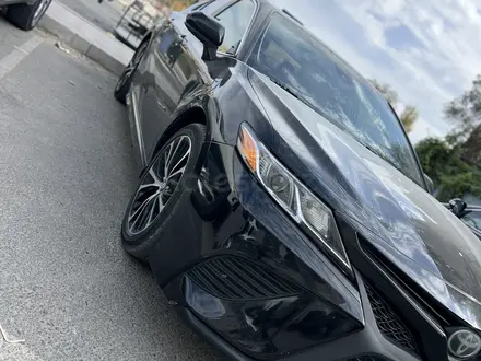 Toyota Camry 2018 года за 8 000 000 тг. в Жанаозен – фото 6