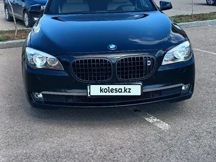 BMW 750 2009 года за 8 600 000 тг. в Астана – фото 26