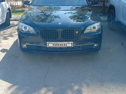 BMW 750 2009 года за 8 600 000 тг. в Астана – фото 24