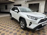 Toyota RAV4 2020 года за 17 000 000 тг. в Туркестан – фото 2