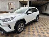 Toyota RAV4 2020 годаүшін17 000 000 тг. в Туркестан – фото 3