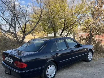 Mercedes-Benz E 200 1996 года за 1 900 000 тг. в Караганда – фото 2