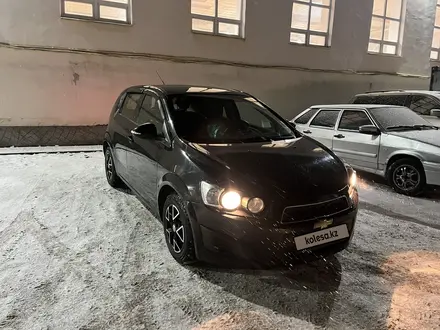 Chevrolet Aveo 2014 года за 3 700 000 тг. в Караганда – фото 3