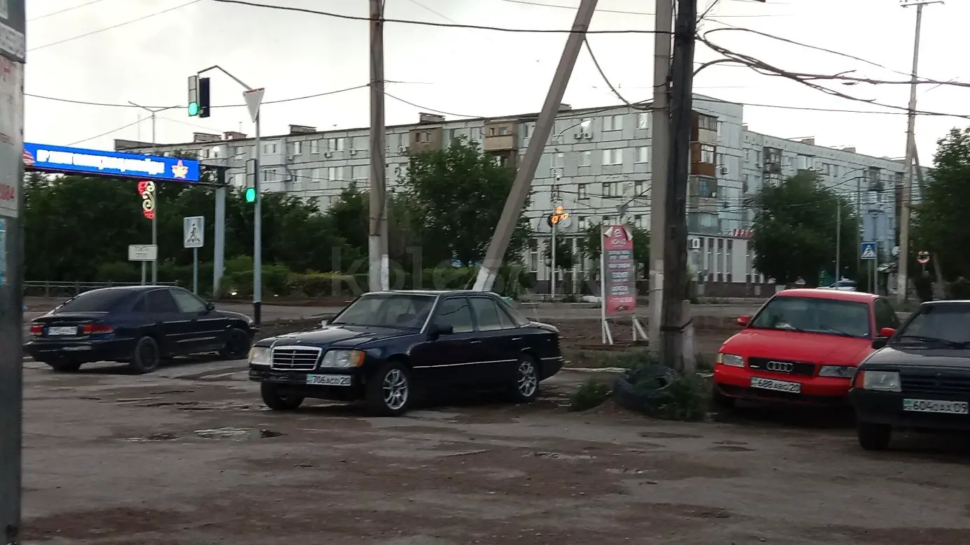Mercedes-Benz E-Class, 1993