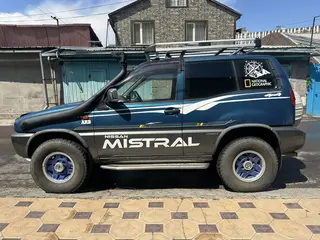 Nissan Mistral
