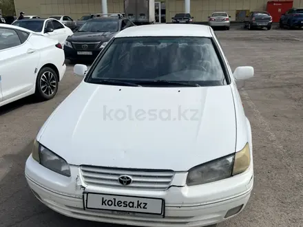 Toyota Camry 1998 года за 1 700 000 тг. в Астана