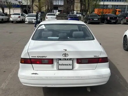 Toyota Camry 1998 года за 1 700 000 тг. в Астана – фото 2