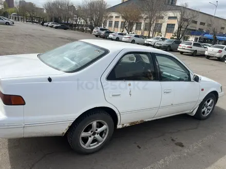 Toyota Camry 1998 года за 1 700 000 тг. в Астана – фото 3