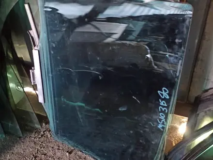 Дверные стекло переднее правое левое заднее на Мерседес бенс w204 за 10 000 тг. в Алматы – фото 2