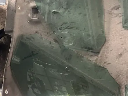 Дверные стекло переднее правое левое заднее на Мерседес бенс w204 за 10 000 тг. в Алматы – фото 8