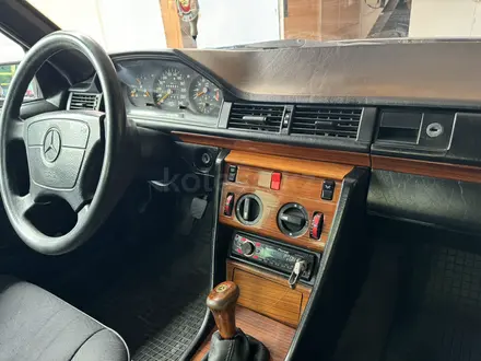 Mercedes-Benz E 220 1993 года за 1 200 000 тг. в Алматы – фото 3