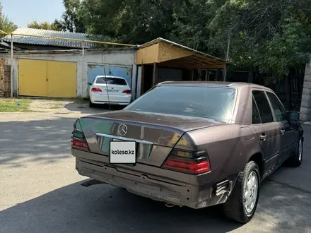 Mercedes-Benz E 220 1993 года за 1 200 000 тг. в Алматы – фото 7