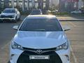 Toyota Camry 2016 года за 10 200 000 тг. в Актобе – фото 2