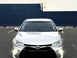 Toyota Camry 2015 года за 6 300 000 тг. в Атырау – фото 2