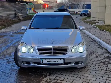 Mercedes-Benz C 320 2000 года за 3 900 000 тг. в Шымкент – фото 5