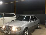 Mercedes-Benz E 280 1993 года за 2 100 000 тг. в Шымкент – фото 2