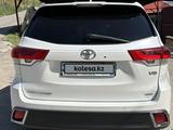 Toyota Highlander 2018 года за 22 000 000 тг. в Алматы – фото 3