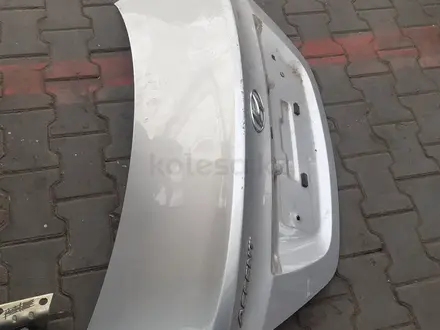 Hyundai Accent крышка багажника за 90 000 тг. в Алматы – фото 2