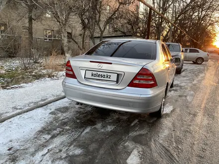 Mercedes-Benz C 200 2001 года за 2 800 000 тг. в Шымкент – фото 3