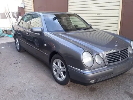 Mercedes-Benz E 230 1997 года за 5 000 000 тг. в Астана