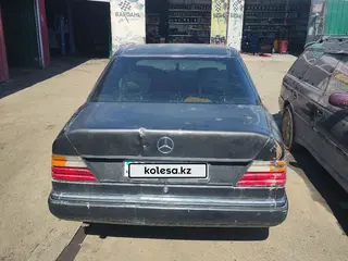 Mercedes-Benz E 230