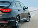 Hyundai Sonata 2015 года за 7 150 000 тг. в Актобе – фото 3