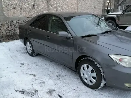 Toyota Camry 2002 года за 5 000 000 тг. в Сатпаев – фото 2