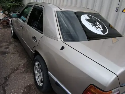 Mercedes-Benz E 200 1992 года за 1 700 000 тг. в Караганда – фото 9