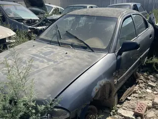 Mitsubishi Carisma, 2001