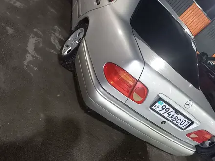 Mercedes-Benz E 230 1998 года за 2 600 000 тг. в Переметное – фото 3