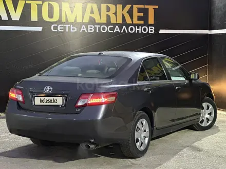 Toyota Camry 2011 года за 6 850 000 тг. в Атырау – фото 6