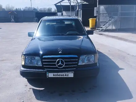 Mercedes-Benz E 200 1990 годаүшін1 000 000 тг. в Алматы