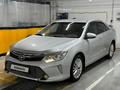 Toyota Camry 2015 годаfor9 800 000 тг. в Астана – фото 2