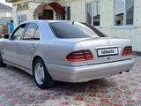 Mercedes-Benz E 320 1996 годаүшін2 630 000 тг. в Уральск – фото 4