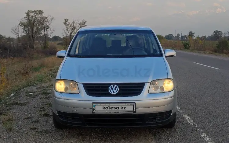 Volkswagen Touran 2005 годаүшін3 200 000 тг. в Алматы