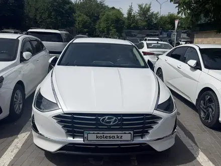 Hyundai Sonata 2020 года за 11 500 000 тг. в Алматы – фото 2