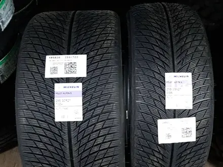 Разно-Размерные Шины Pirelli Winter Scorpion 275/35R22 — 315/40R22 за 2 010 000 тг. в Алматы – фото 4