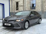 Toyota Camry 2021 года за 8 500 000 тг. в Актобе – фото 2