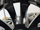 Оригинал r23 на БМВ x7. Резина и датчики давления. за 2 100 000 тг. в Алматы – фото 2