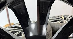 Оригинал r23 на БМВ x7. Резина и датчики давления. за 1 900 000 тг. в Алматы – фото 2