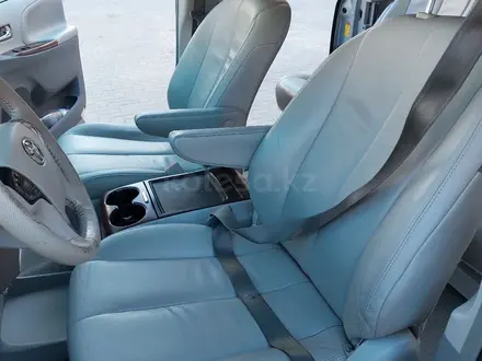 Toyota Sienna 2014 года за 10 800 000 тг. в Актобе – фото 14