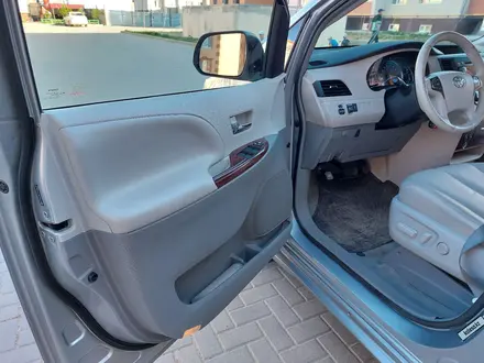 Toyota Sienna 2014 года за 10 800 000 тг. в Актобе – фото 16