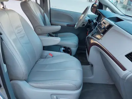 Toyota Sienna 2014 года за 10 800 000 тг. в Актобе – фото 24
