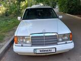 Mercedes-Benz E 200 1993 годаfor2 350 000 тг. в Караганда