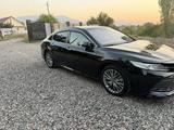 Toyota Camry 2019 года за 12 700 000 тг. в Алматы – фото 2