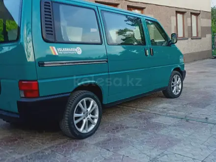 Volkswagen Multivan 2001 годаүшін5 500 000 тг. в Тараз