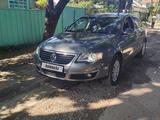 Volkswagen Passat 2007 годаfor4 500 000 тг. в Алматы – фото 2